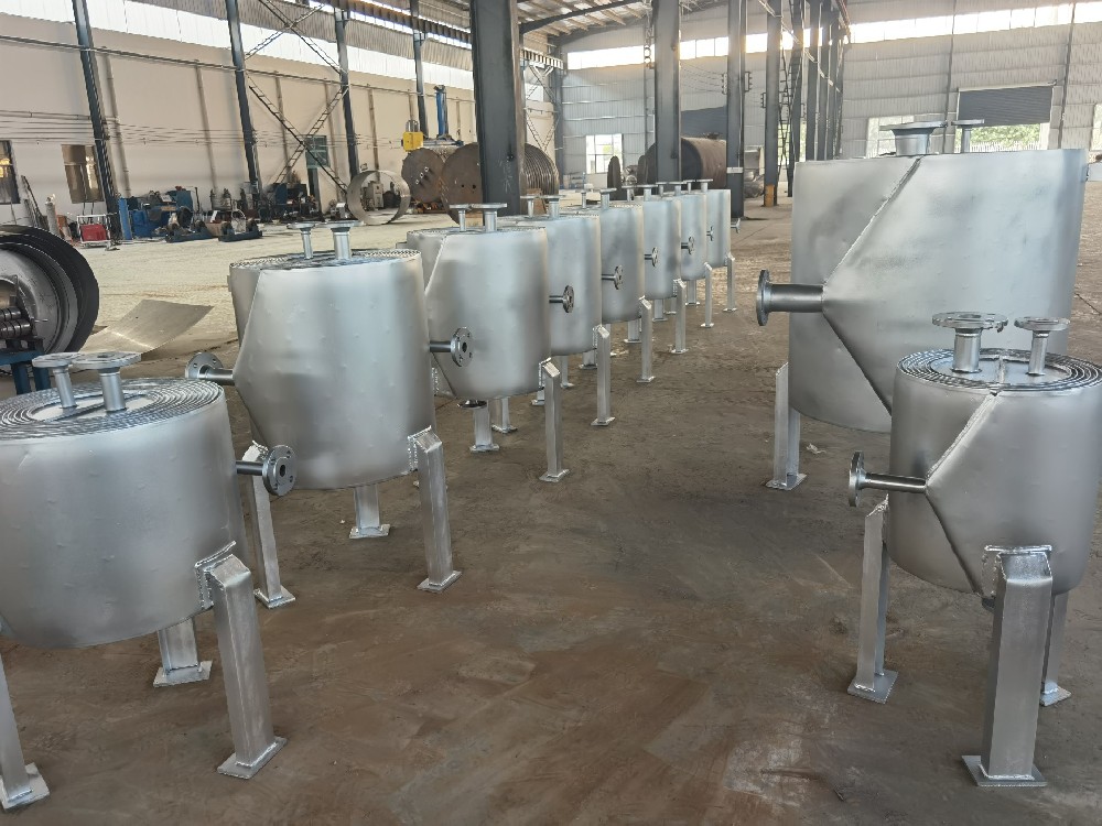 冷凝器根據(jù)冷卻介質(zhì)可歸納為四大類